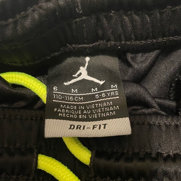 Jordan Dri-Fit Shorts Size 5-6 - Picture 4 of 5